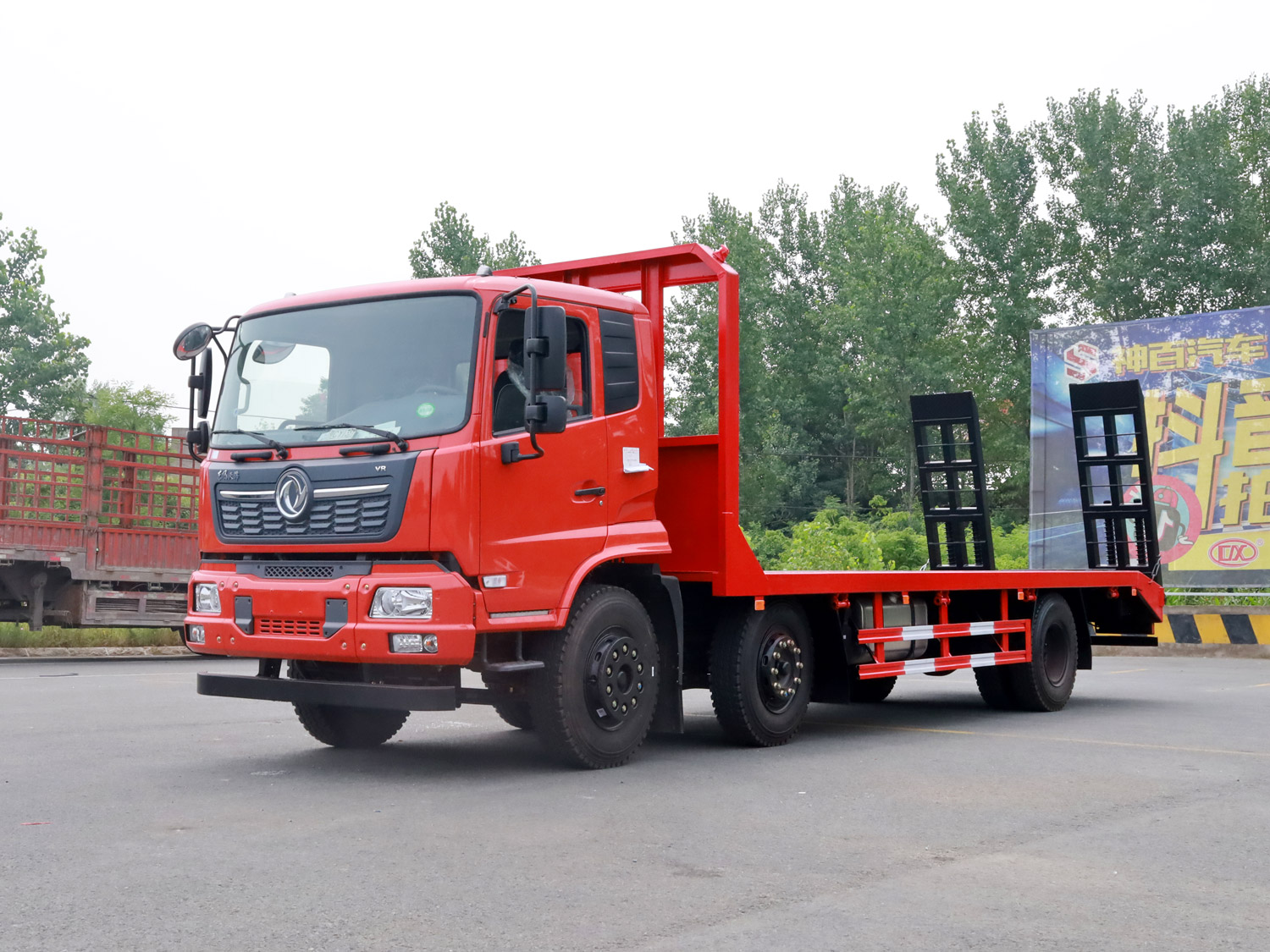 東風(fēng)天錦VR小三軸平板運(yùn)輸車