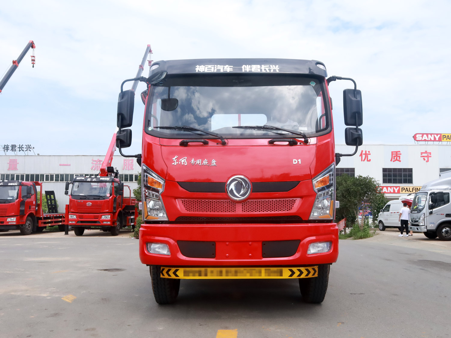 東風(fēng)專底D1排半平板運輸車