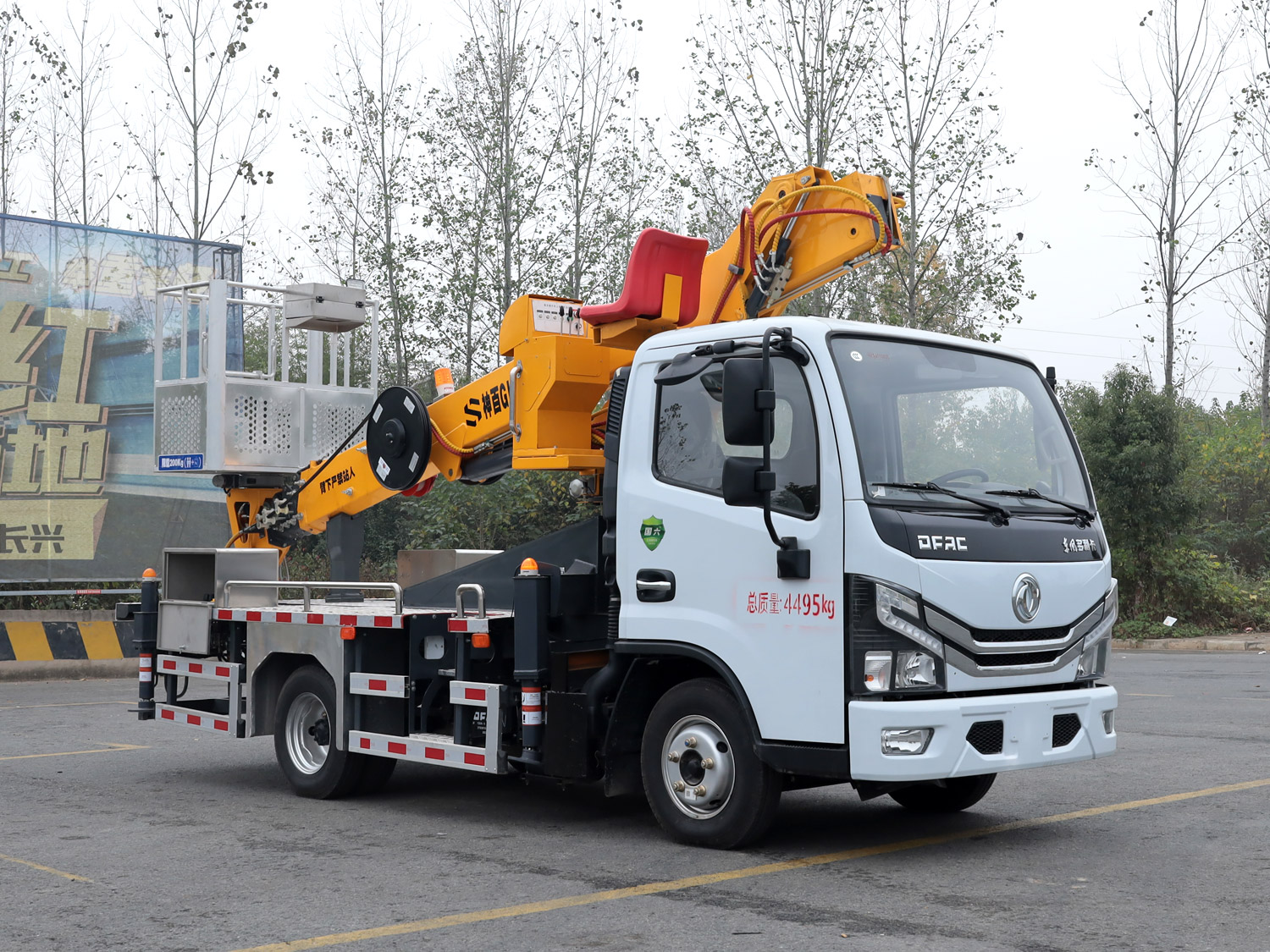 東風(fēng)多利卡D5單排藍(lán)牌高空作業(yè)車(chē)