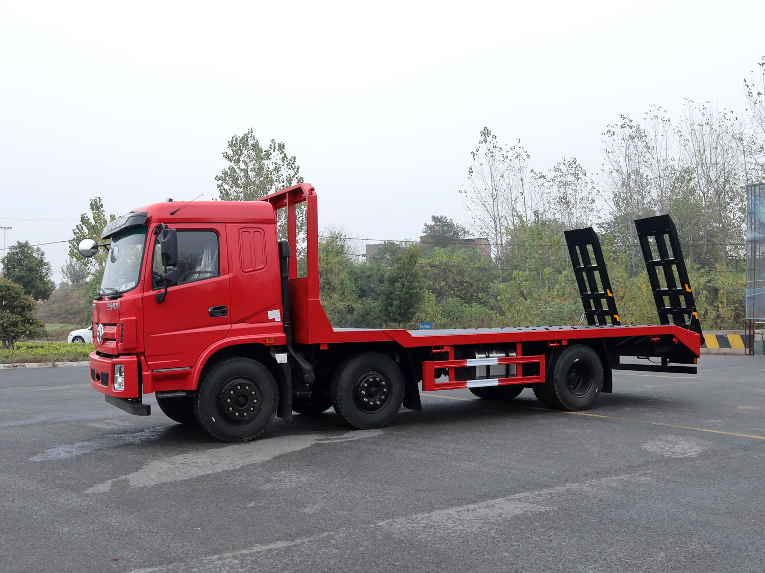 三環(huán)昊龍小三軸平板運輸車