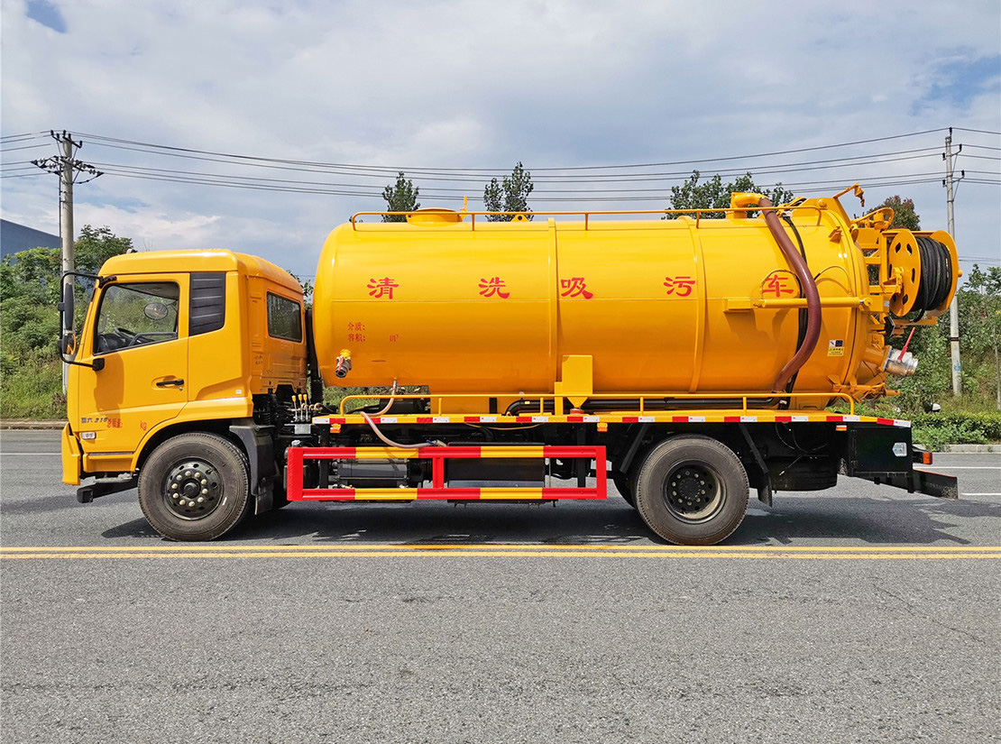 東風(fēng)天錦15方清洗吸污車（一體罐外觀）