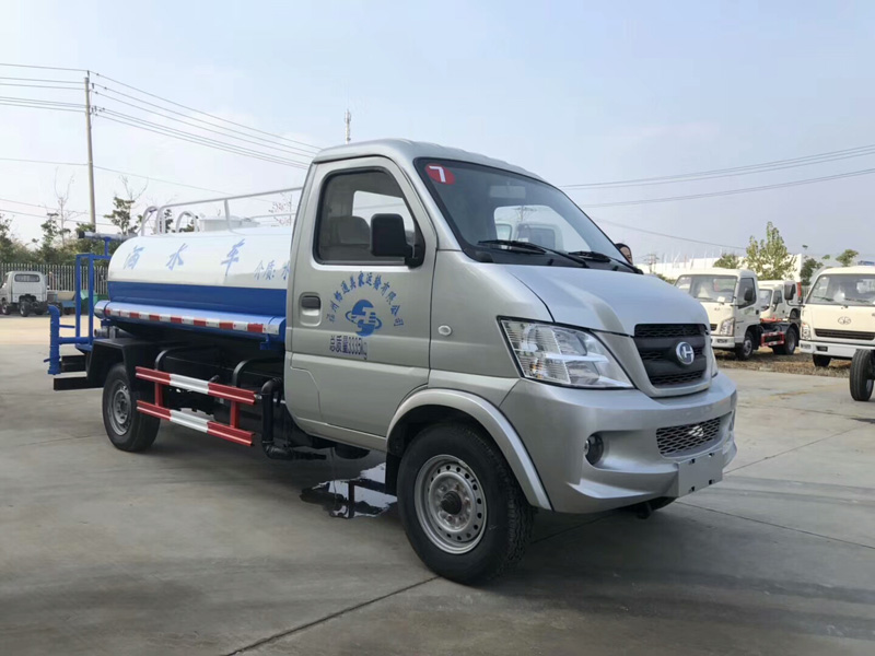 北汽昌河2噸藍(lán)牌汽油灑水車(chē)